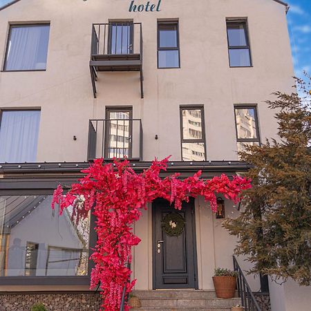 Mosh Mosh Boutique Hotel Almaty Ngoại thất bức ảnh